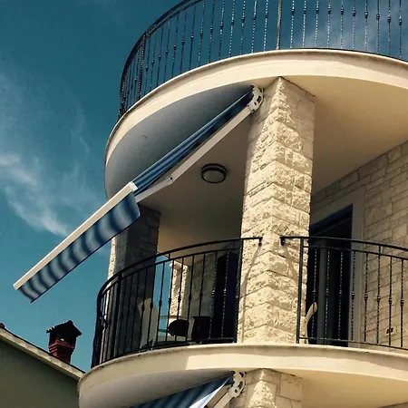 Moderne Mit Schoener Dachterrasse * Lovrecica (Istria)