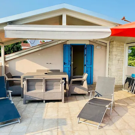 Moderne Mit Schoener Dachterrasse *